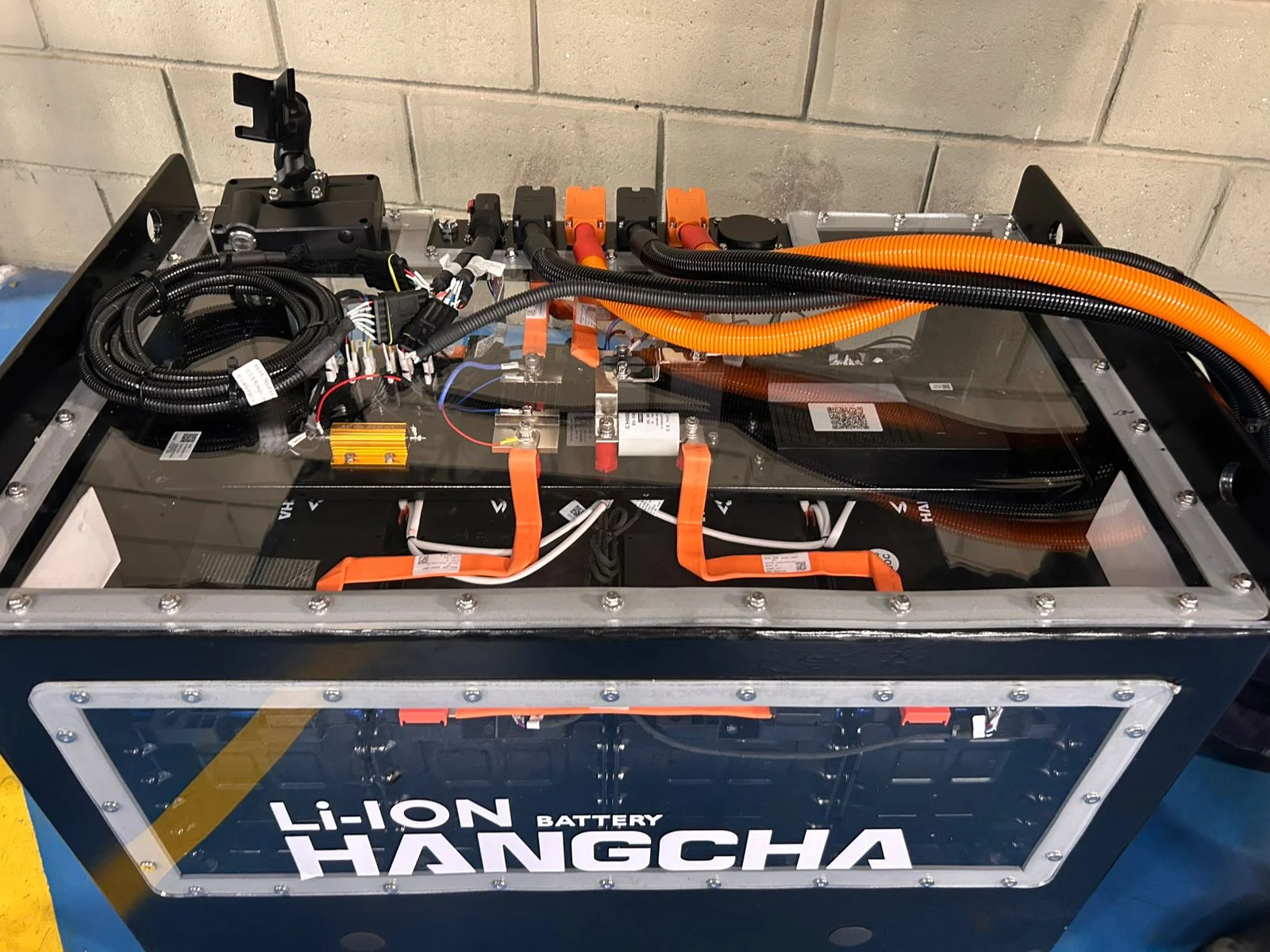 Detalhe de bateria de íons de lítio para empilhadeira