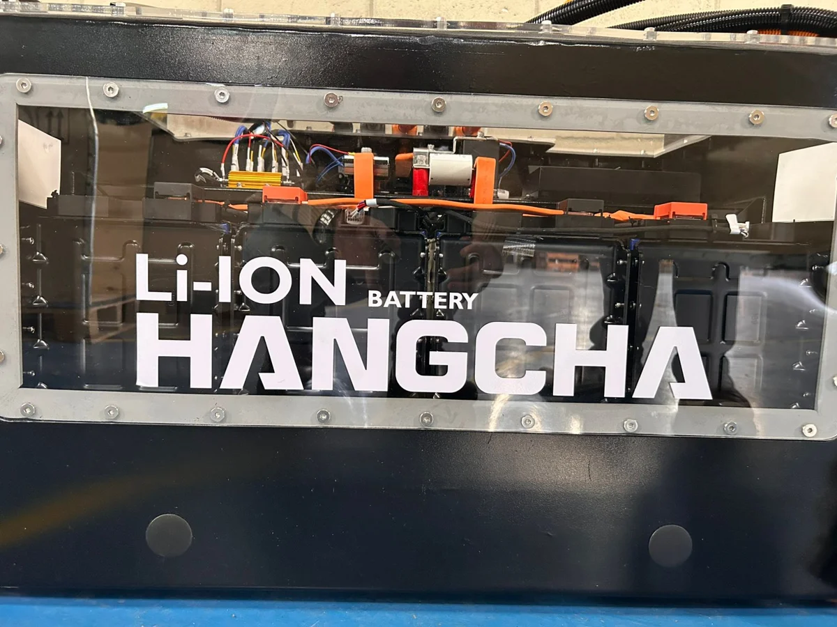 Bateria de íons de lítio Hangcha em caixa demonstrativa transparente